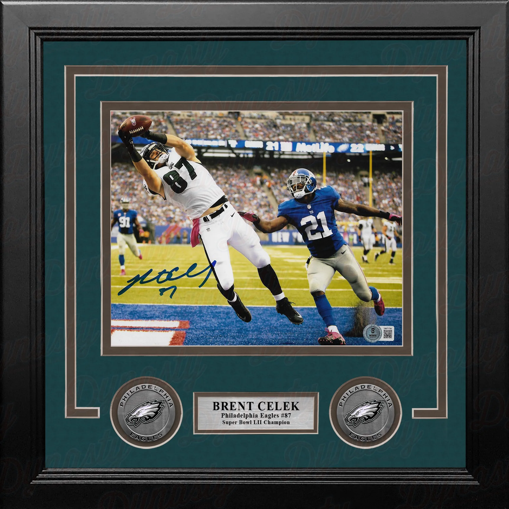 Brent Celek Touchdown v. Giants Philadelphia Eagles Autographed 8" x 10" Framed Football Photo - Image 2